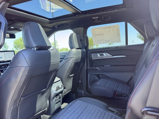 2025 Ford Explorer ST-Line photo 27