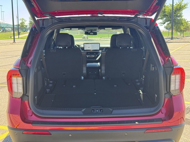 2025 Ford Explorer ST-Line photo 31