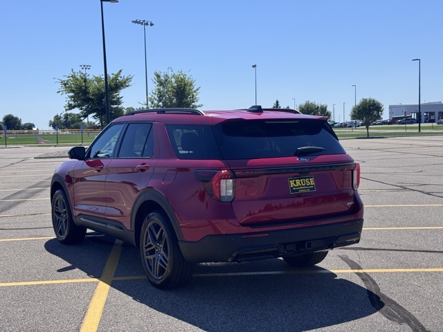 2025 Ford Explorer ST-Line photo 32