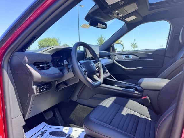 2025 Ford Explorer ST-Line photo 5