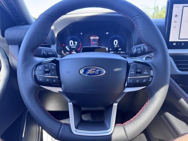 2025 Ford Explorer ST-Line photo 6