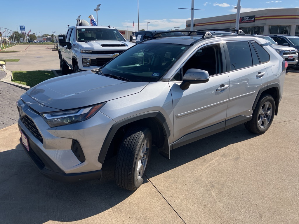 2023 Toyota RAV4 XLE's photo