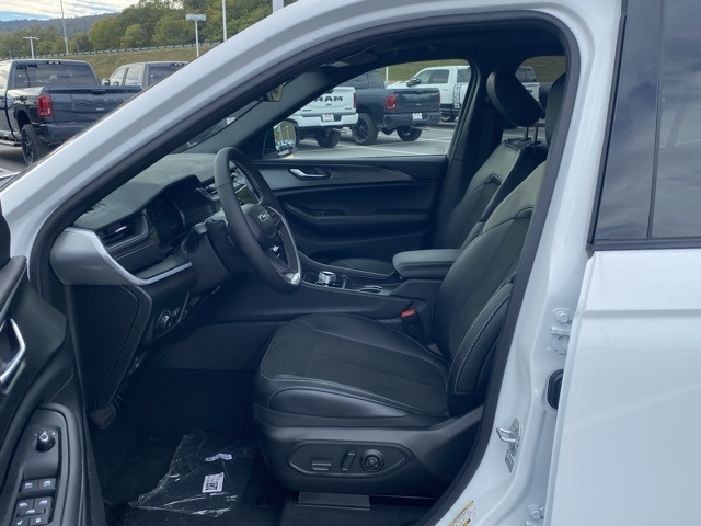 new 2025 Jeep Grand Cherokee L car, priced at $38,283