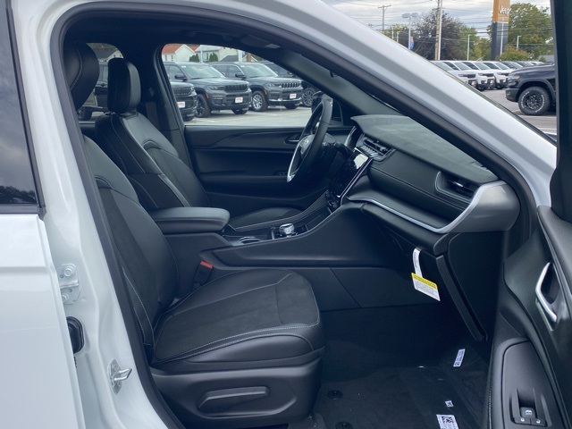 new 2025 Jeep Grand Cherokee L car, priced at $38,283