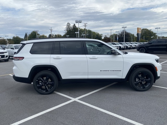 new 2025 Jeep Grand Cherokee L car, priced at $38,283