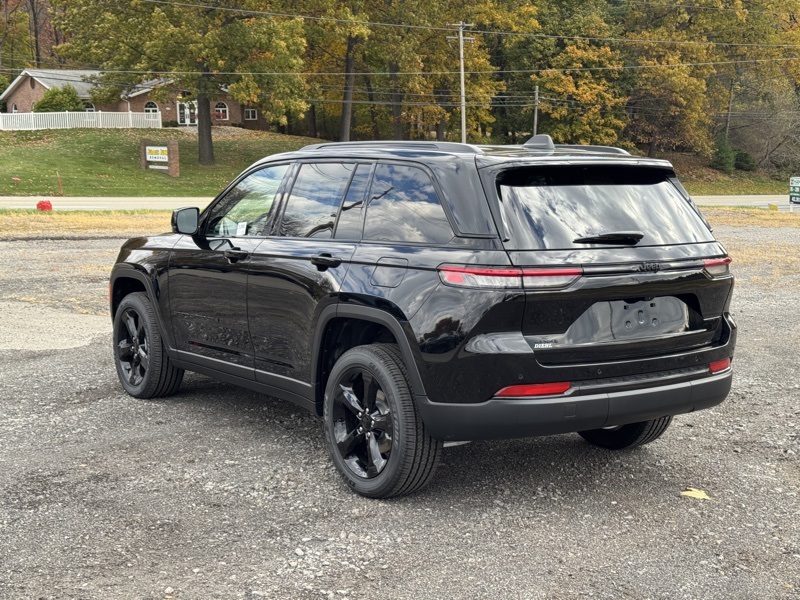 2025 Jeep Grand Cherokee Altitude X photo 2