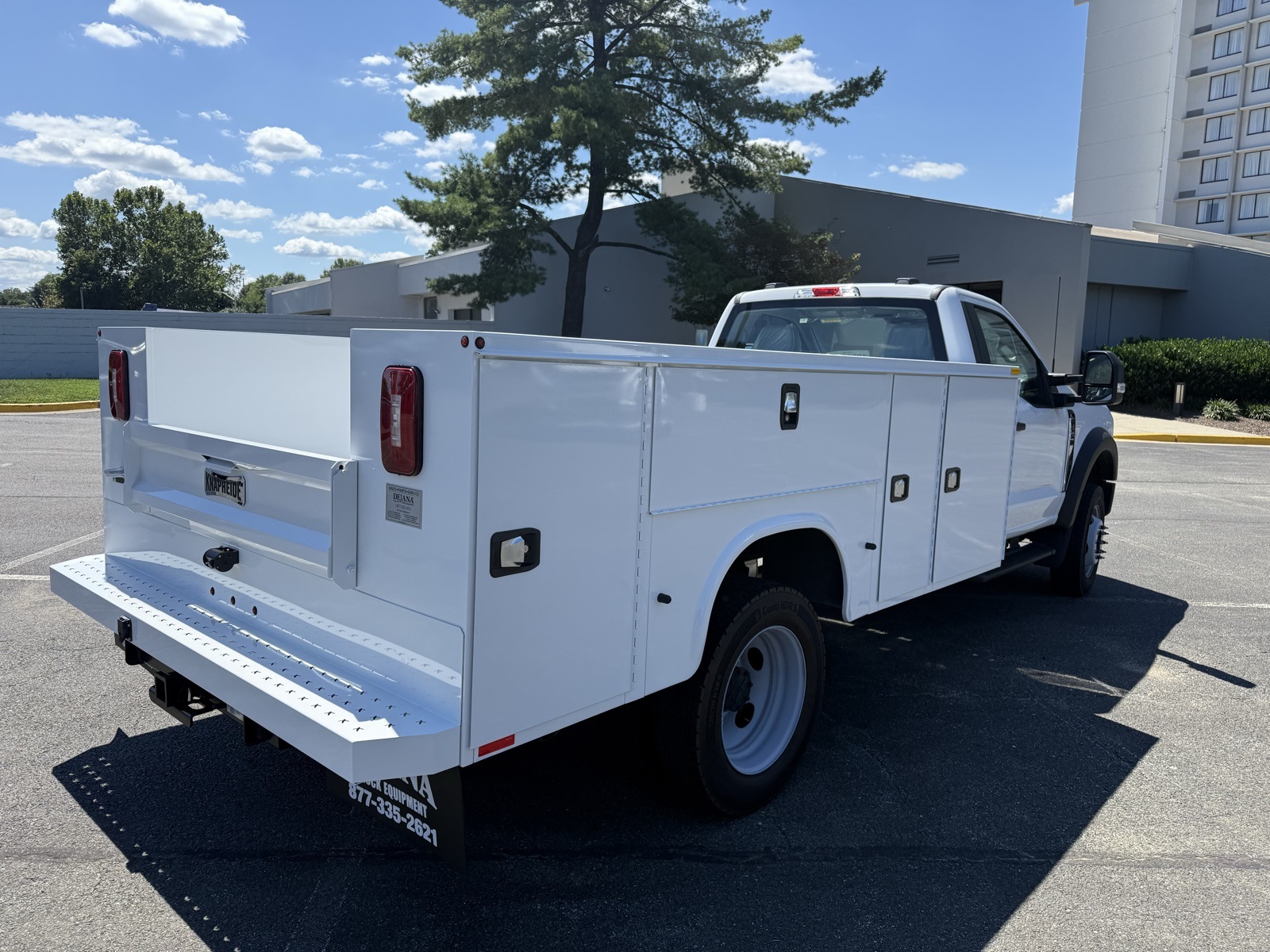 2025 Ford F-550 photo 2