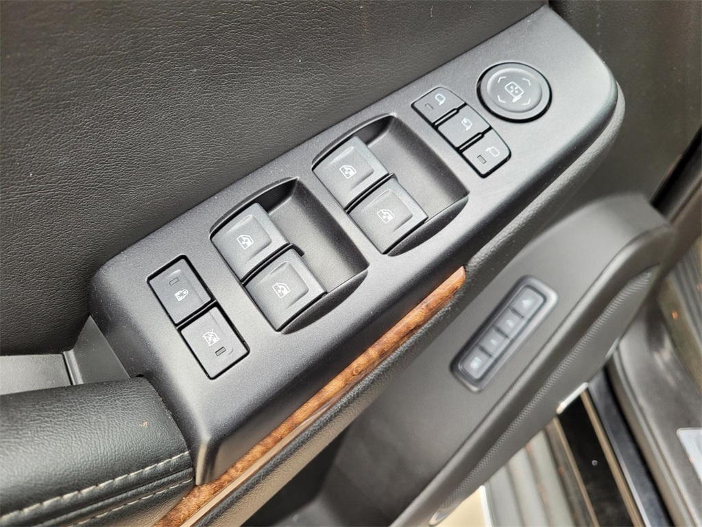 used 2015 Chevrolet Suburban car, priced at $11,950