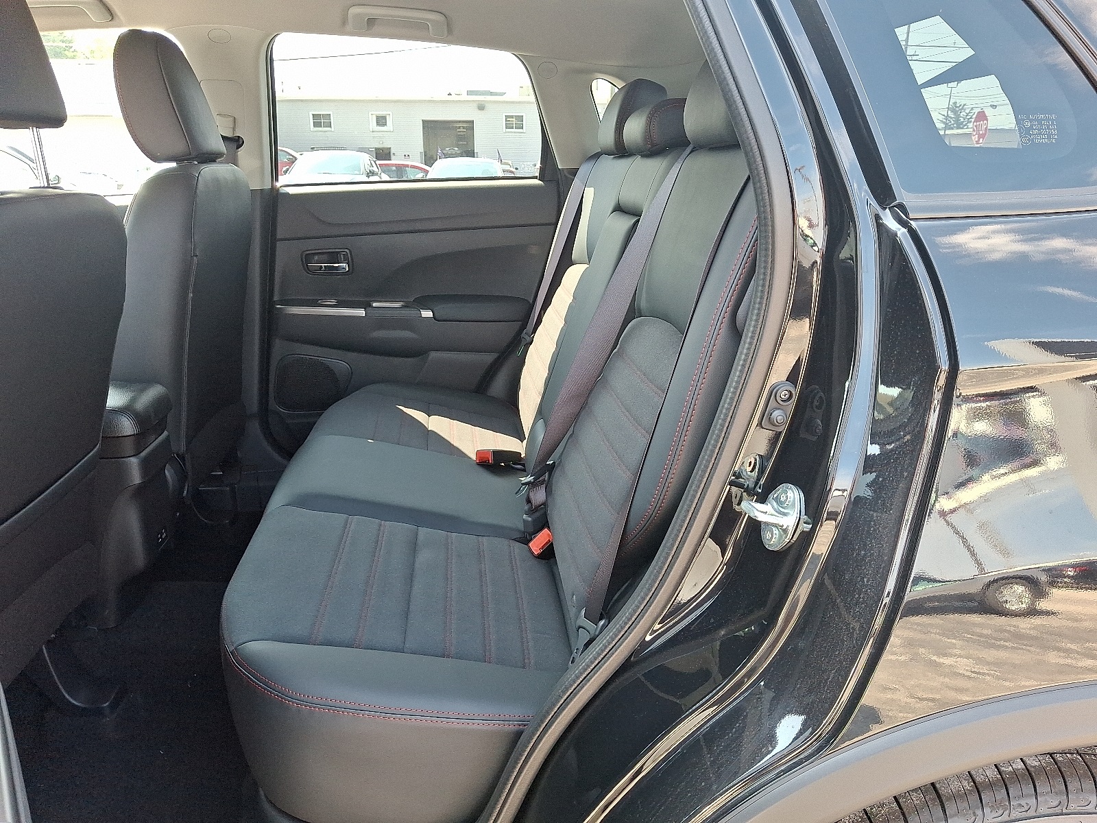2025 Mitsubishi Outlander Sport SE photo 9