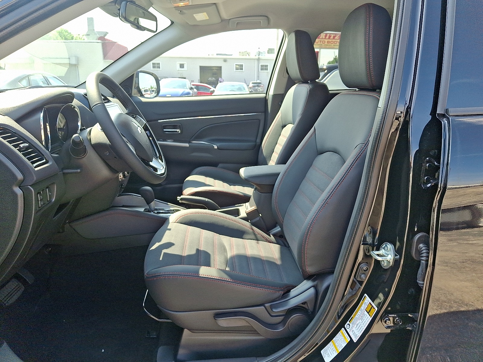 2025 Mitsubishi Outlander Sport SE photo 12