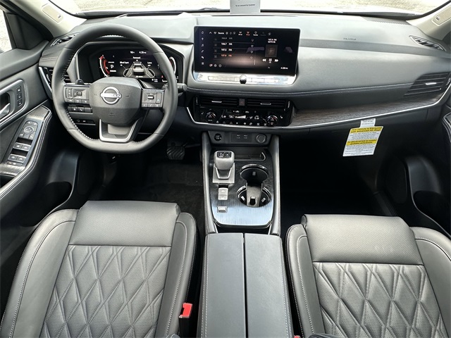 2025 Nissan Rogue Platinum photo 2