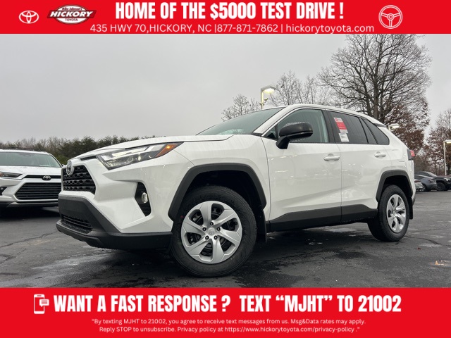 2025 Toyota RAV4 LE's photo