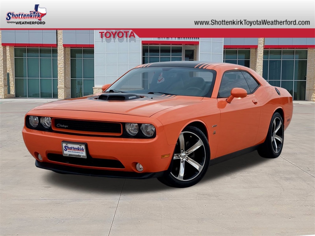 2014 Dodge Challenger R/T's photo
