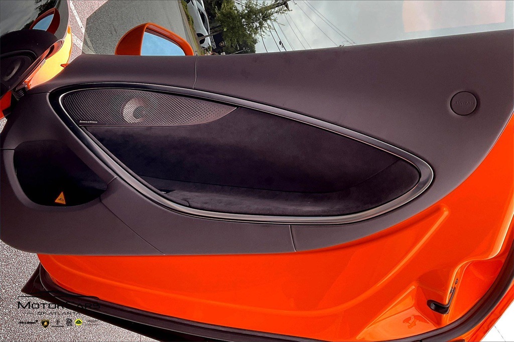 2024 McLaren Artura RWD Coupe