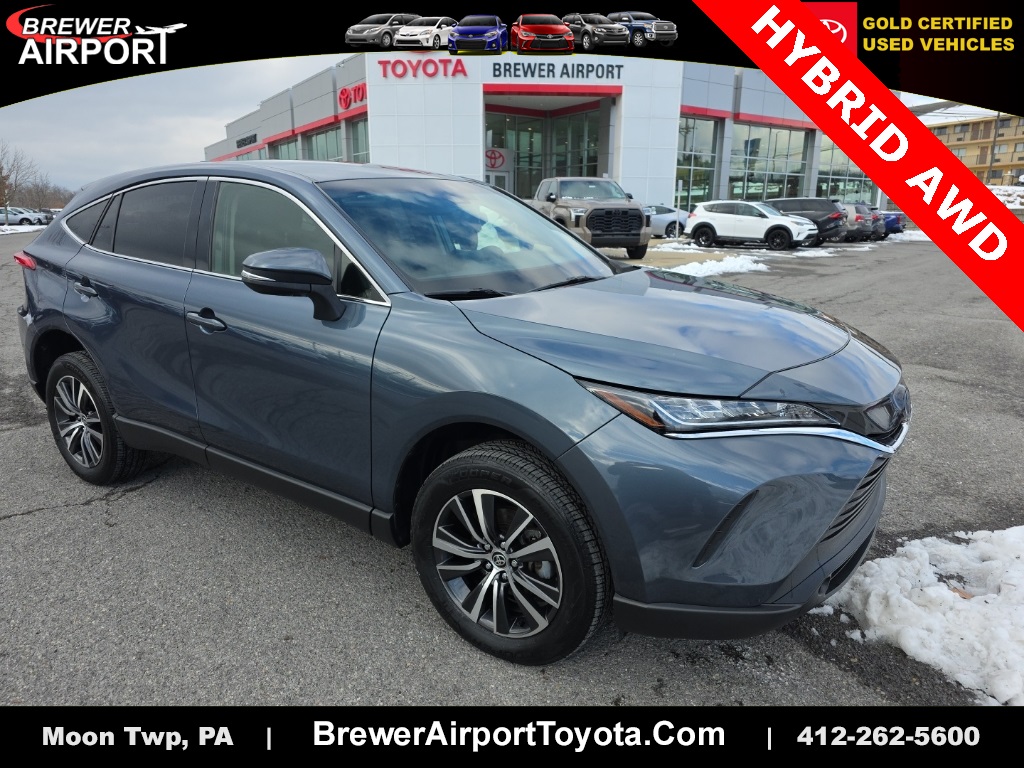 2022 Toyota Venza LE's photo