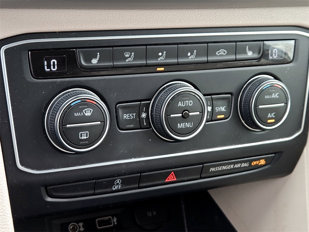 2019 Volkswagen Atlas V6 SE Technology R-Line photo 19