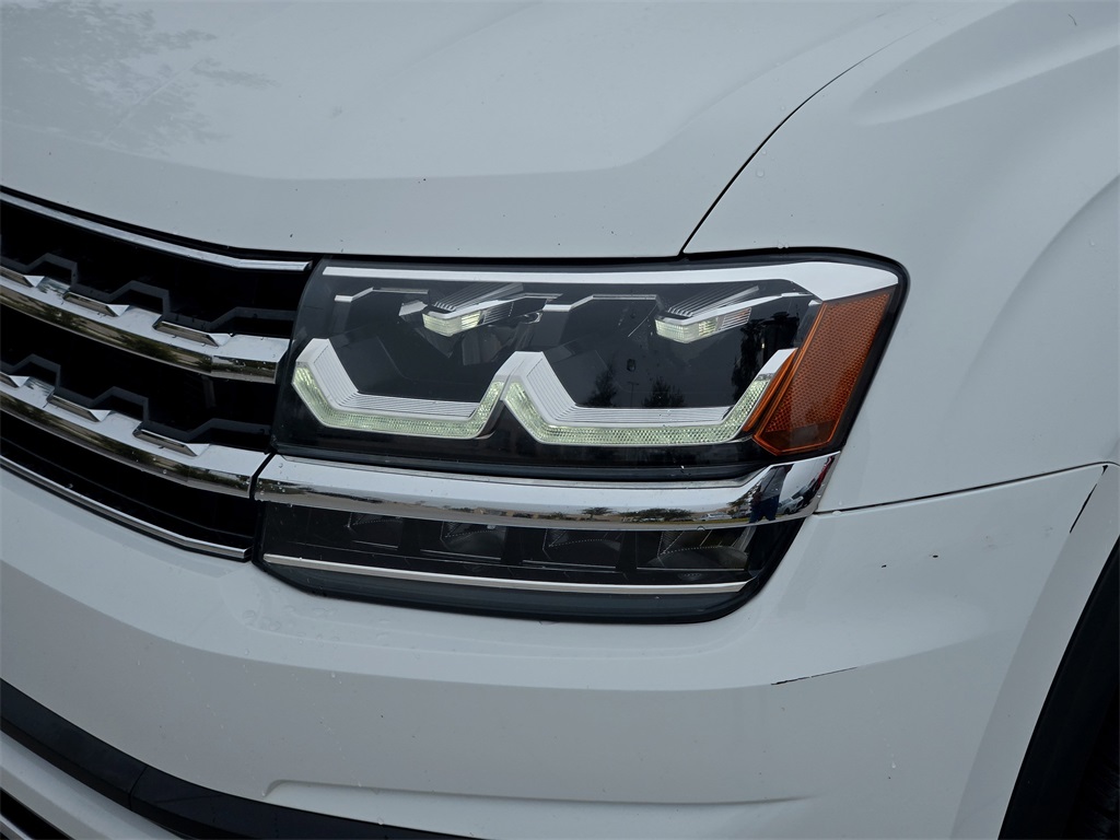 2019 Volkswagen Atlas V6 SE Technology R-Line photo 2