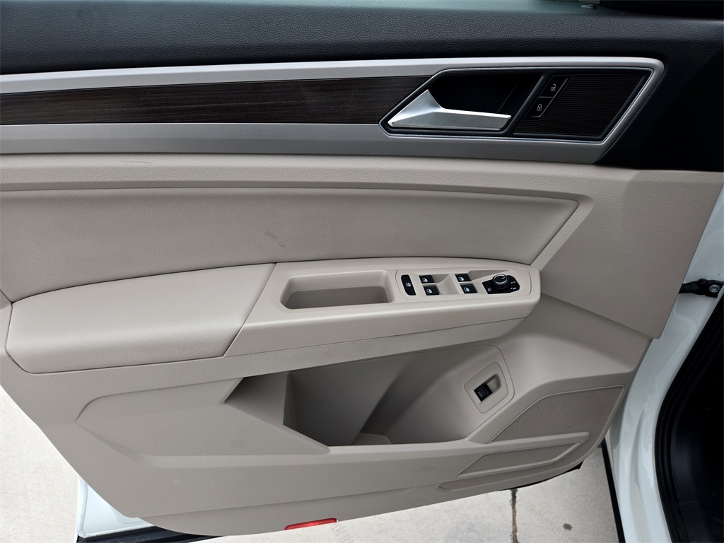 2019 Volkswagen Atlas V6 SE Technology R-Line photo 29