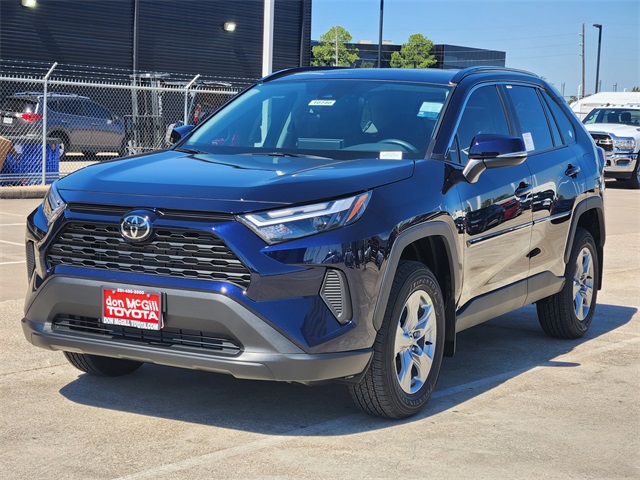 2025 Toyota RAV4 XLE photo 2