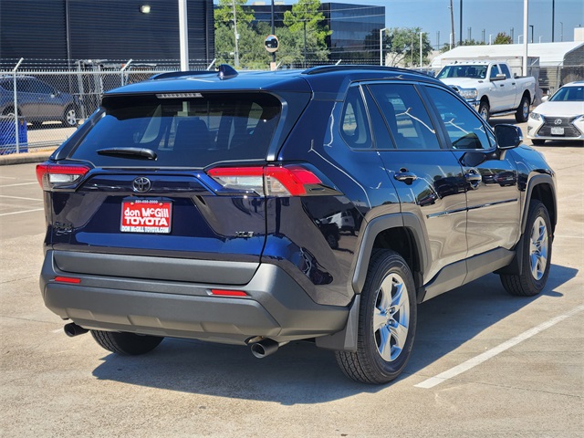 2025 Toyota RAV4 XLE photo 3