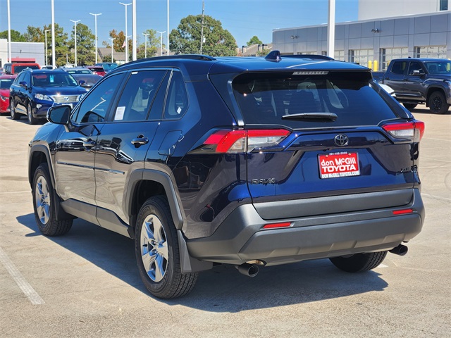 2025 Toyota RAV4 XLE photo 4