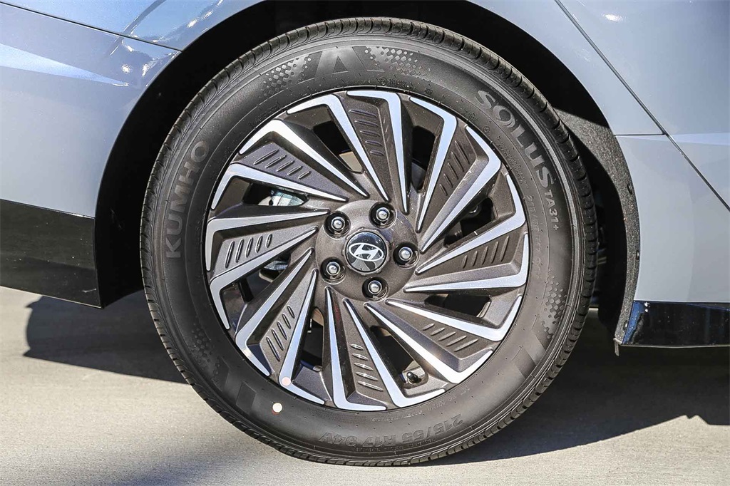 2026 Hyundai Sonata Hybrid SEL photo 4