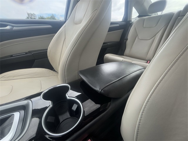 2014 Ford Fusion Hybrid Titanium photo 22
