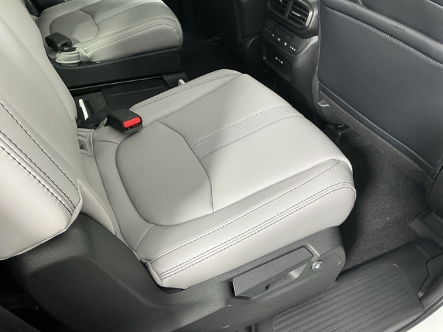 new 2025 Honda Pilot car, priced at $51,550