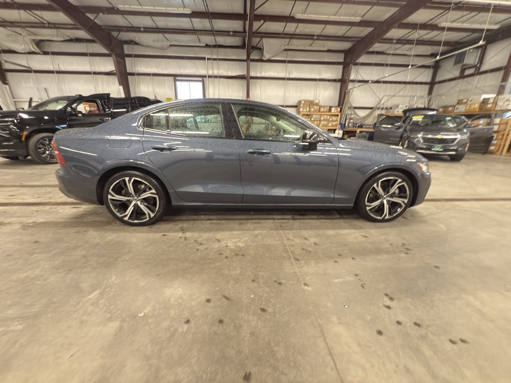 2024 Volvo S60 B5 Core photo 9