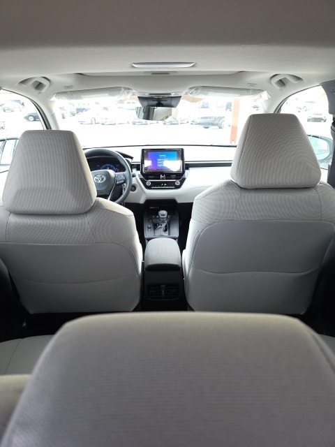 2026 Toyota Corolla Cross LE photo 2