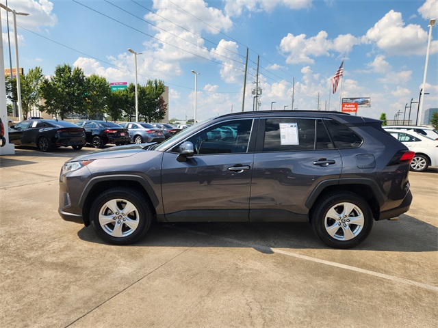 2020 Toyota RAV4 XLE photo 2