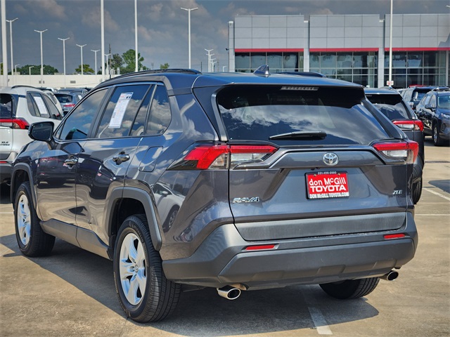 2020 Toyota RAV4 XLE photo 3