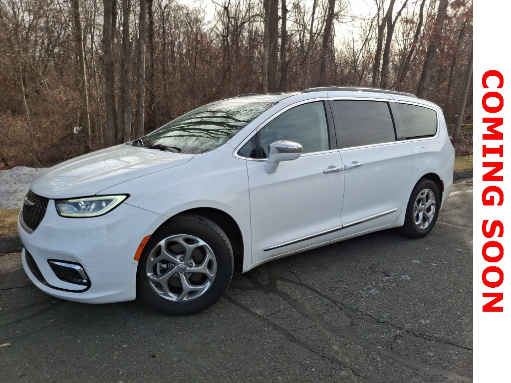 2022 Chrysler Pacifica Limited's photo