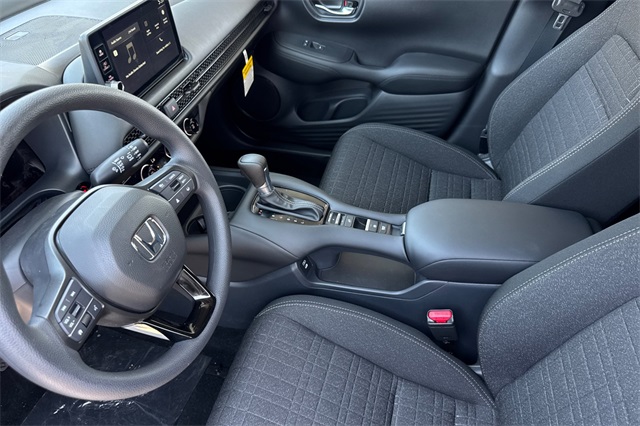 2026 Honda HR-V LX photo 5