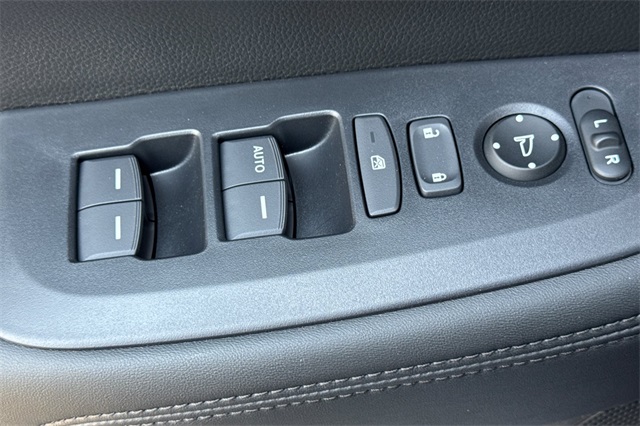 2026 Honda HR-V LX photo 7