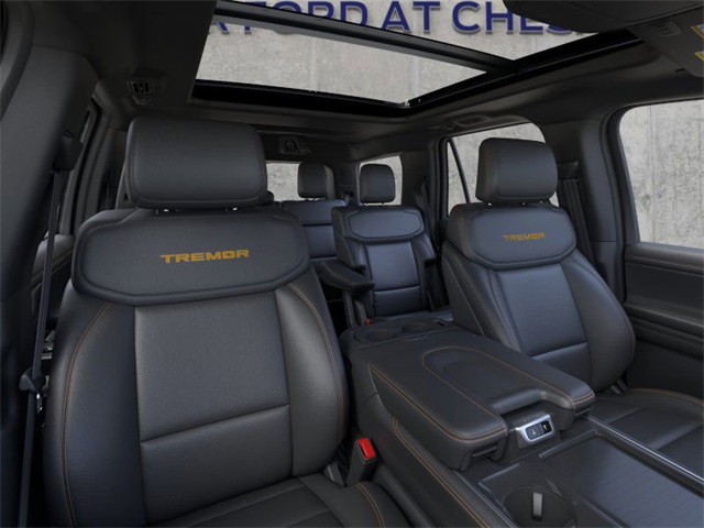 2025 Ford Expedition photo 2