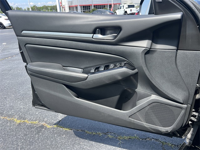 2023 Super Black Clearcoat Nissan Altima 2.5 SV FWD Sedan