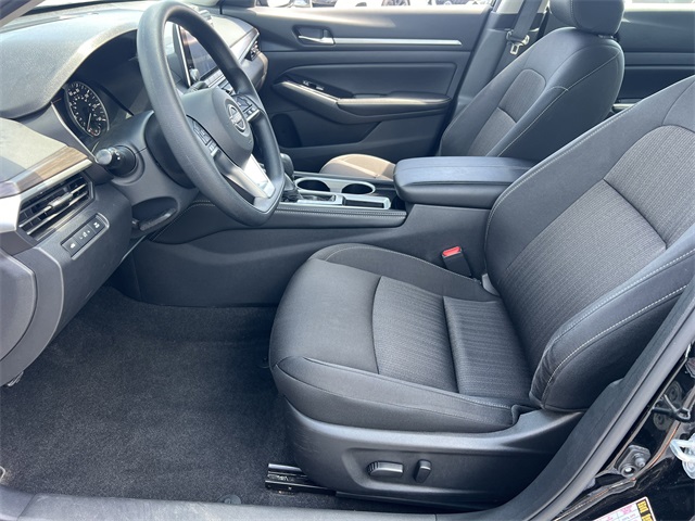 2023 Super Black Clearcoat Nissan Altima 2.5 SV FWD Sedan