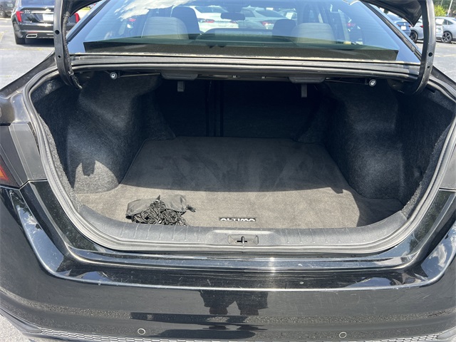 2023 Super Black Clearcoat Nissan Altima 2.5 SV FWD Sedan