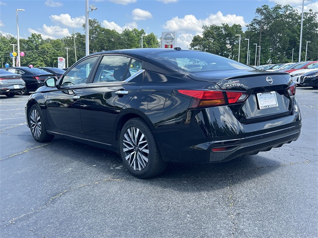 2023 Super Black Clearcoat Nissan Altima 2.5 SV FWD Sedan