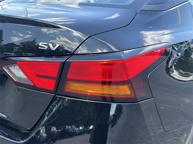 2023 Super Black Clearcoat Nissan Altima 2.5 SV FWD Sedan