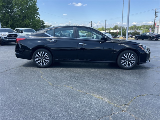 2023 Super Black Clearcoat Nissan Altima 2.5 SV FWD Sedan