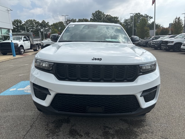 2025 Jeep Grand Cherokee Altitude photo 2
