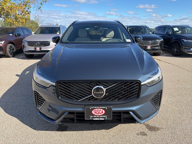 2026 Volvo XC60 B5 Plus photo 2