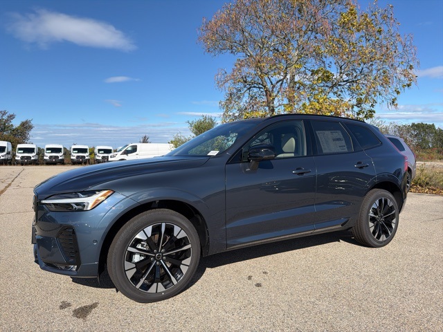 2026 Volvo XC60 B5 Plus photo 3