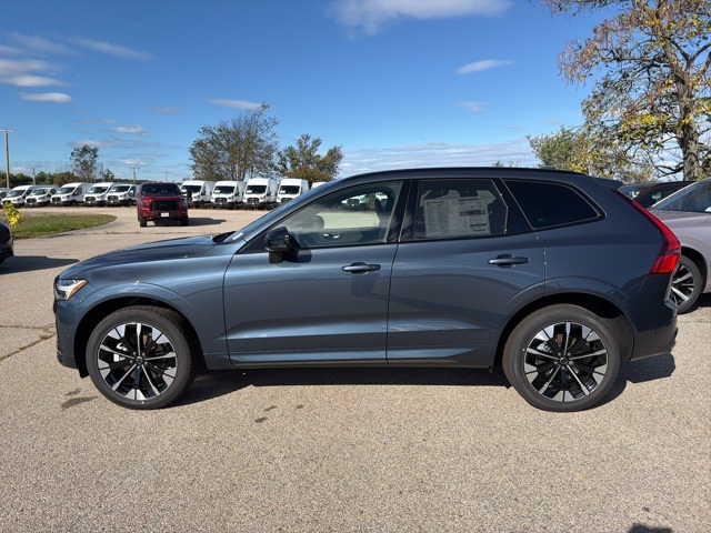 2026 Volvo XC60 B5 Plus photo 4