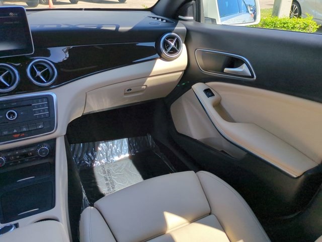 2016 Mercedes Benz CLA 250 4MATIC photo 14