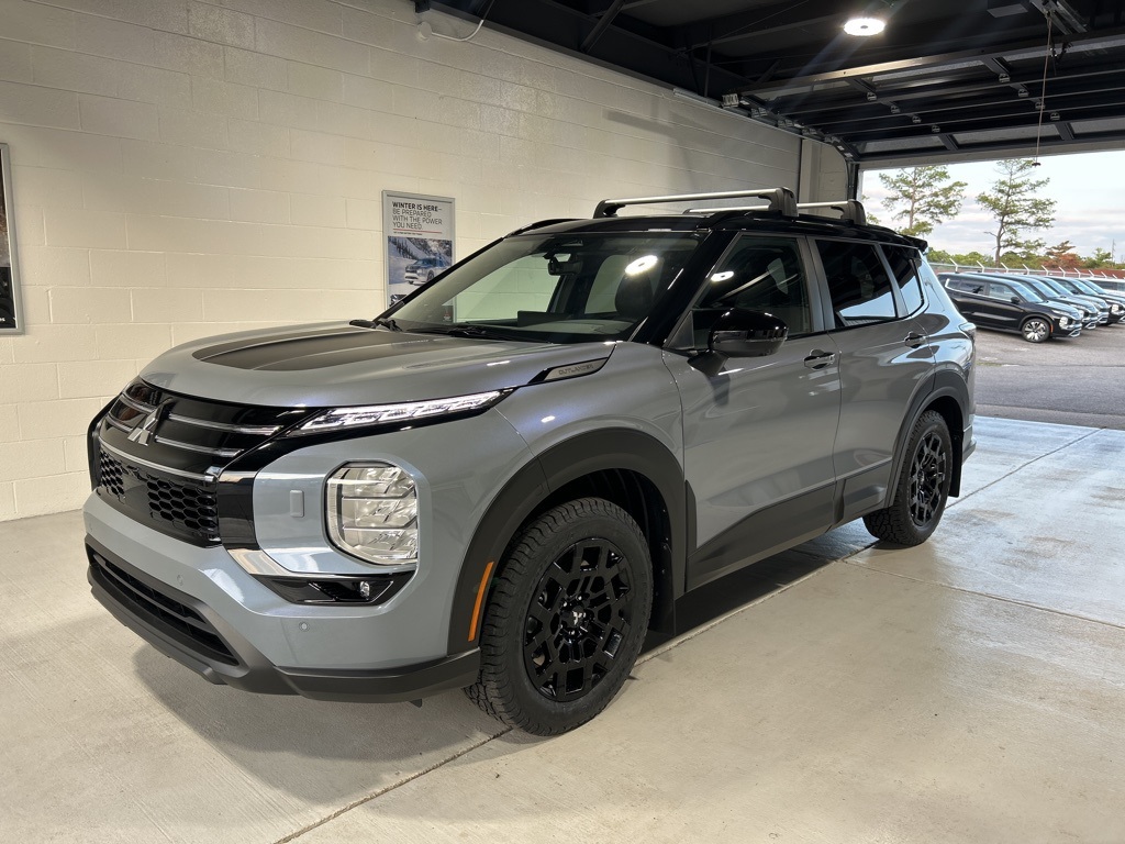 2025 Mitsubishi Outlander Trail Edition's photo