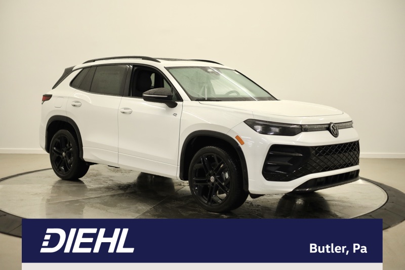 2026 Volkswagen Tiguan SE R-LINE BLACK's photo