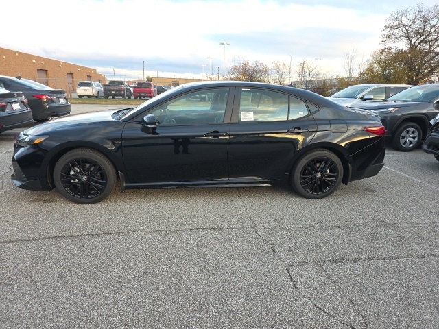 2026 Toyota Camry SE photo 4